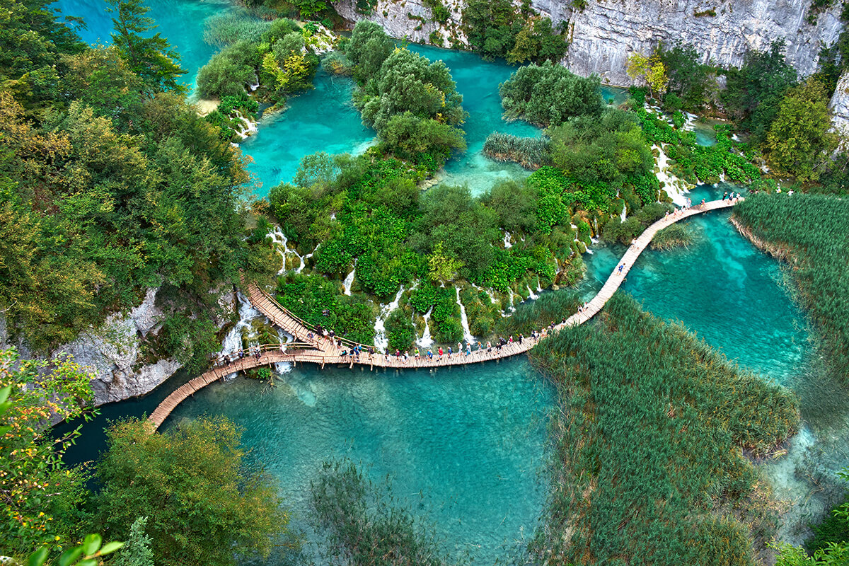Priroda Plitvičkih jezera i šetnice kao dio mirnog okruženja Detox Croatia retreat programa